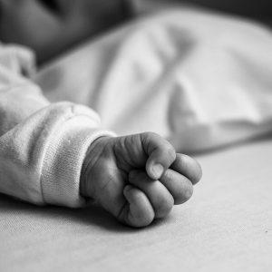 baby-hands-newborn-photography